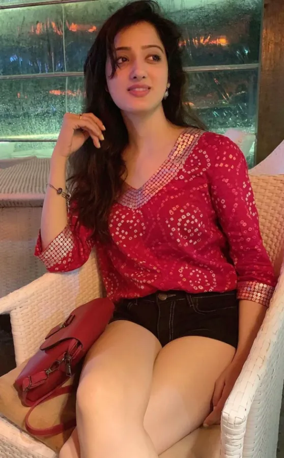 Young and stylish Mumbai escort available for weekend booking